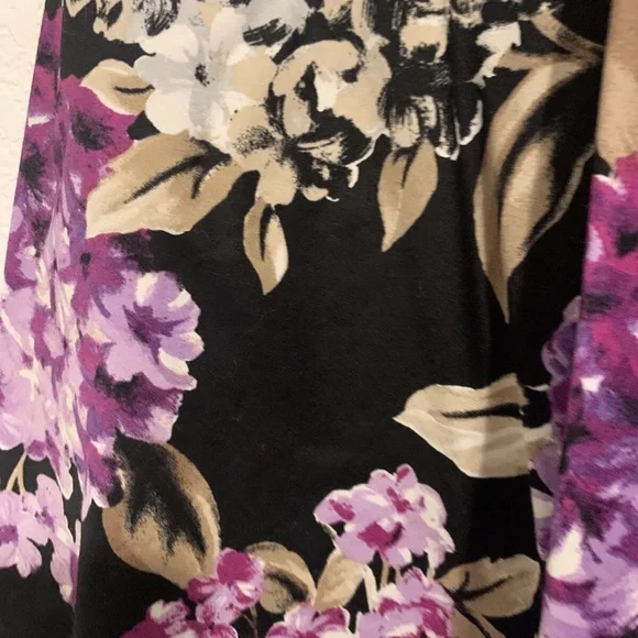 White House Black Market Purple & Lavender Floral Flare Skirt Women's Size 0 - Picture 5 of 9